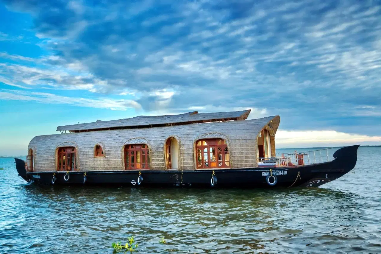 The Extravagance of Houseboats in Goa