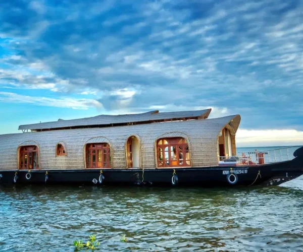 The Extravagance of Houseboats in Goa